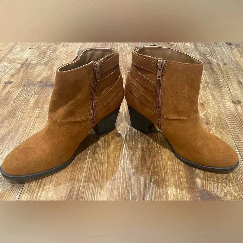Bamboo Women’s Avenge Carmel Brown Faux Suede Ankle Western‎ Boots Heel 7.5 NEW - Picture 4 of 10